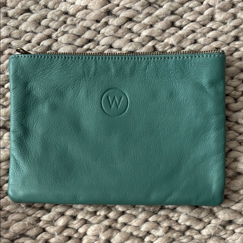 Green Leather Clutch, Wanderers Travel Co, EUC, like new.